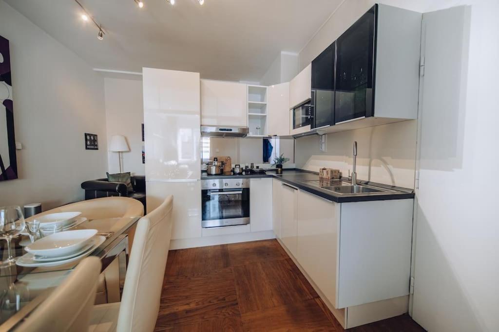 Downtown 2Bd Riverside Apartment Near Dancing House Praga Exterior foto